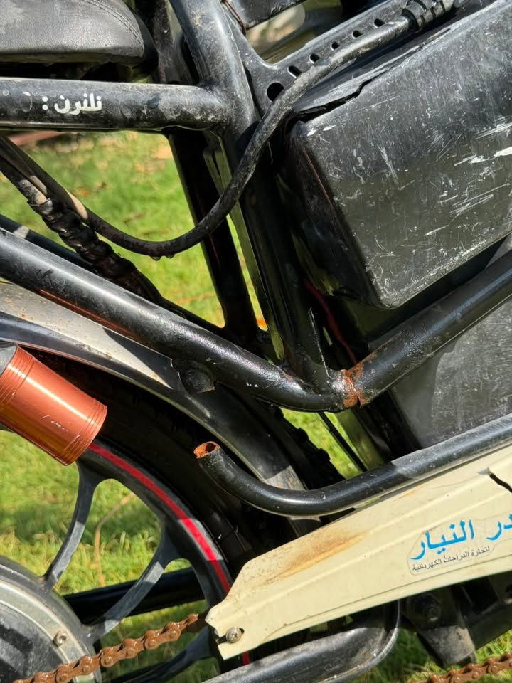 دراجه شحن متروكه
باتري ساكت ويرادلها لحيم بسيط بشاصي موضح بالصور مامأثر ع شغلها ابداً 

دراجه مابيها شي كهربائيات شغاله بصمه تشغيل عن بعد 

للبيع ب 100 

Asia - *********** موجود واتساب واتصال
