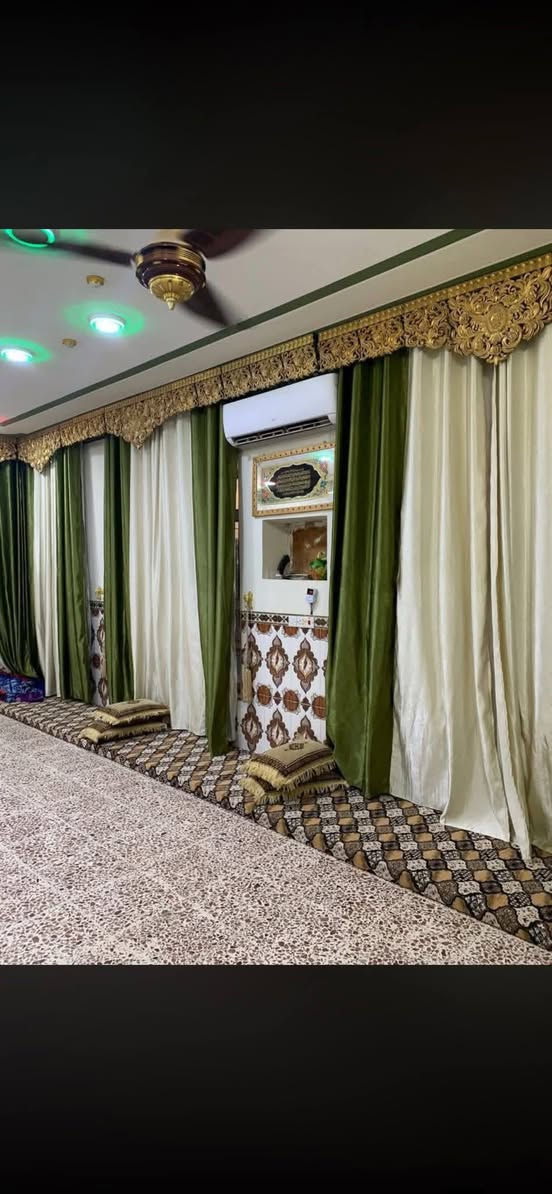 سلام عليكم
بيت للبيع مساحة لارض 3دونم مساحة البيت 1000متر

قضاء عامرية الصمود مجاور جسر لعناز 

مع بستان يتكون من 120شرة برتقال 30 رمان و10ليمون 

و10 نخلات و10تفاح

يتكون من 4غرف 5×5

استقبال 8×5

صاله 16×4,5

مطبخ داخلي ومطبخ خارجي 

ومخزن خارجي 

كامل كله مابي اي نقص

بناء حجر وسنه البناء (2022)

سعر 125مليون بي مجال 

الأرض طابوا زراعي سند 25

الاستفسار عله الأرقام التالية (‏‪***********‬‏)واتساب 
(***********) اتصال
