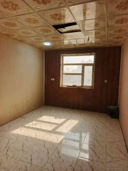 للبيع شقه سرقفليه البنوك حي سومر شارع المدارس بناء نظيف مساحة ٧٥م طابق ثاني بيه ٢نوم وصاله وخدمات السعر ١٤ والايجار ٢٠٠ للاستفسار ***********
