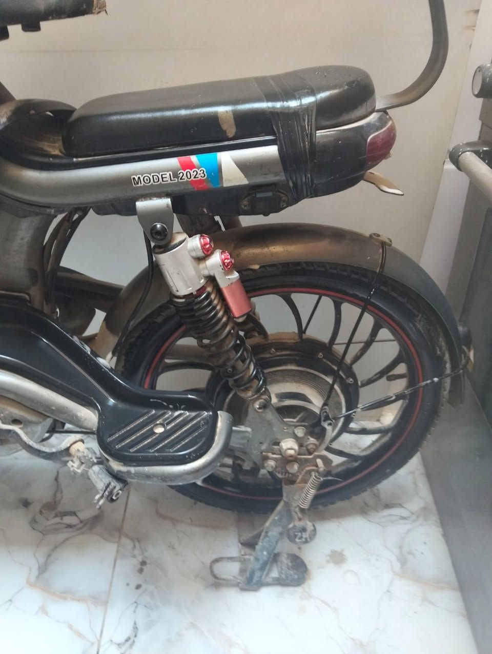 دراجه شحن للبيع شرط ل شغل كله شغاله حجم جبير اخوان هاي مو امل ٢٥٠ ول ٣٥٠ ل حجم صغير لا عيوني هاي ل حجم جبير تاخذ ٥ بطاريات كبار مال ستوته توديك لل حسينيه وترجعك شرط ابيعه بطاريات تعبانه يرادله بطاريات ب 125 اخوان تاير ل خلفي جديد ول أمامي جيت اسويه بس شتريت وحده الله شاهد هذه رقمي  ***********.  مكان بغداد وتدللون
