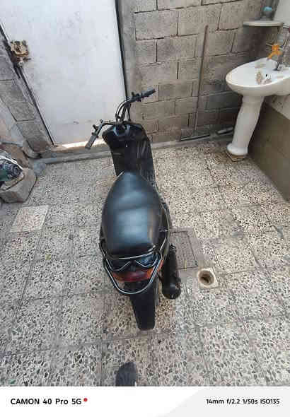 دراجه ماكس بوشه 55 دراجه نضيفه كلشي مابيه كلجات بلاديه مكاني بغداد قرب تقاطع درويش سعره ٣٢٥ وبيه مجال دراجه شلعه ومعدل رقم *********** وتساب بيه
