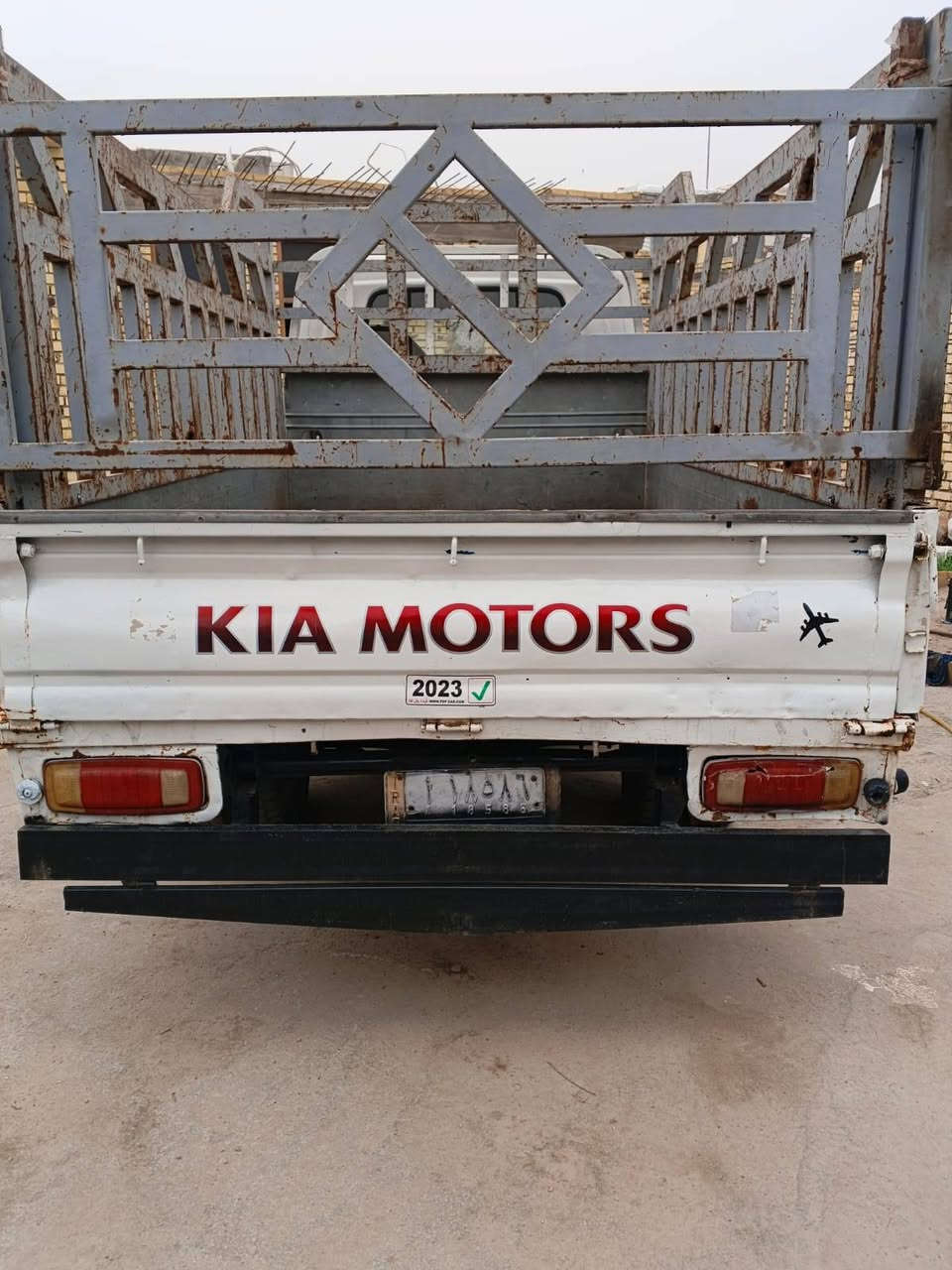 السلام وعليكم اخوان كيه فونتيره موديل 97 سياره كلش نضيفه وحلوه كير مكينه كله جديد مكاني بابل القاسم ع اتصال ***********
