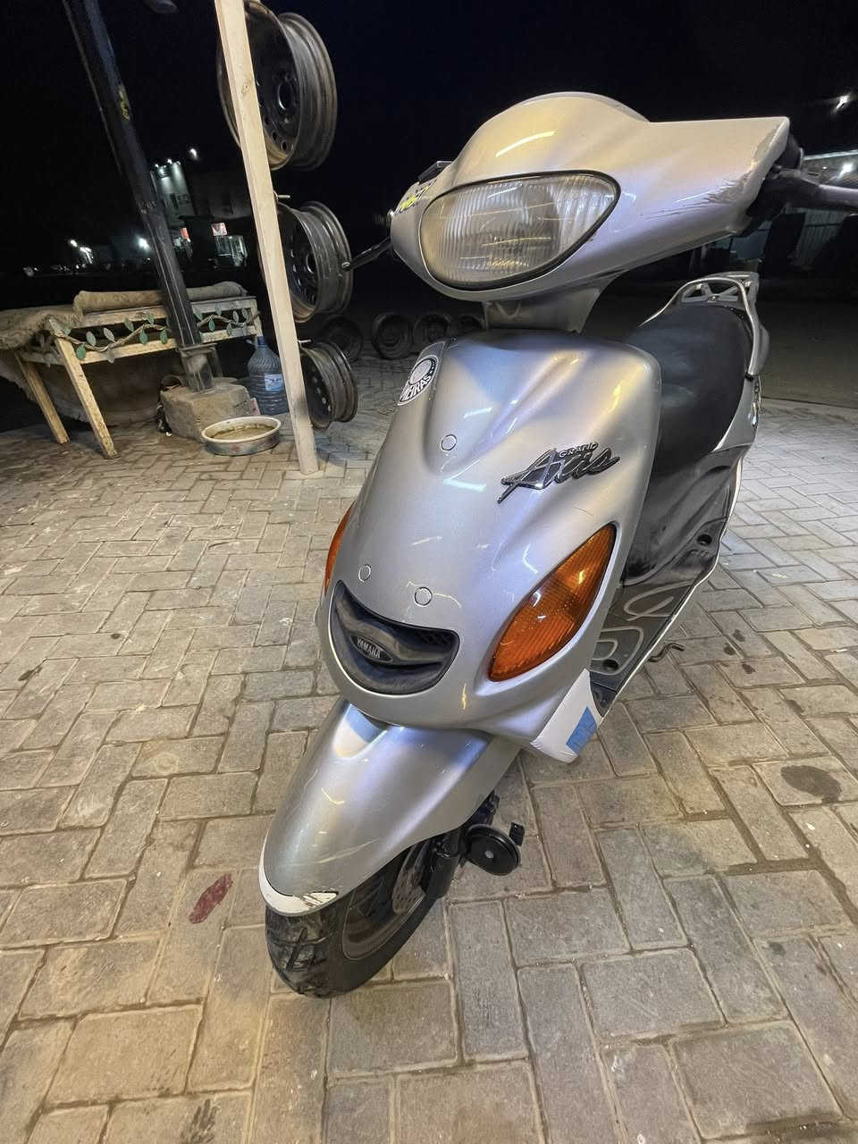 السلام عليكم دراجة دولفين لون مثل ما اشوفون مدامكم دراجه بلاد فحل ما مفتوحة نگرة وهندر شغال السعر ٩٥٠ وبي مجال مو شراي لا تخابر 
***********
