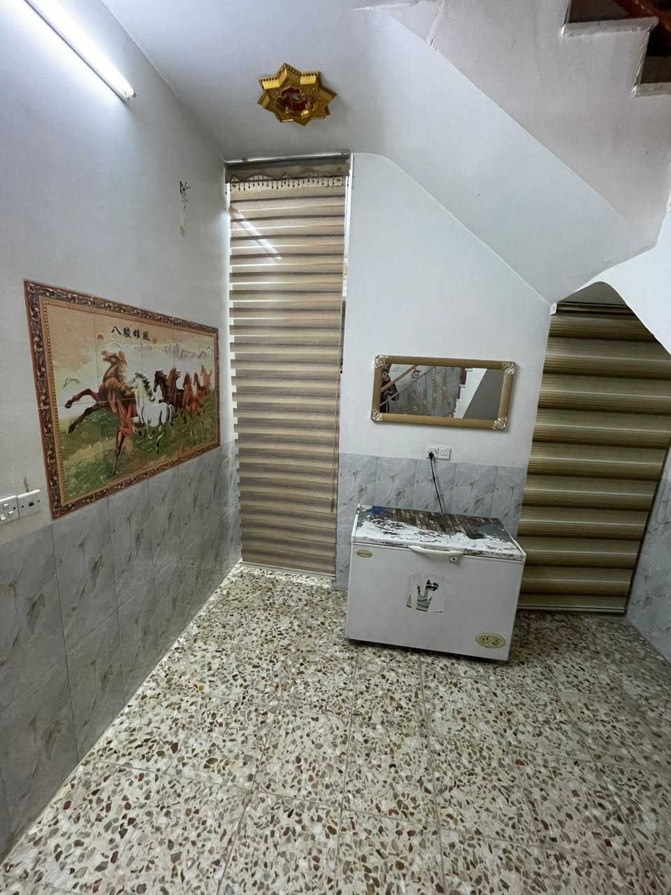 منزل للبيع المساحه 75 في بغداد منطقت أم الكبر ولغزلان مجاور حي أور طابو صرف البناء ثلاث طوابق عدد الغرف المنام ثلاثه وستغبال وصاله ومطبخ وصحيات ثلاثه البيت جاهز وما بي أي نقص وبسعر مناسب ومستعجل عله البيع للتواصل ***********
