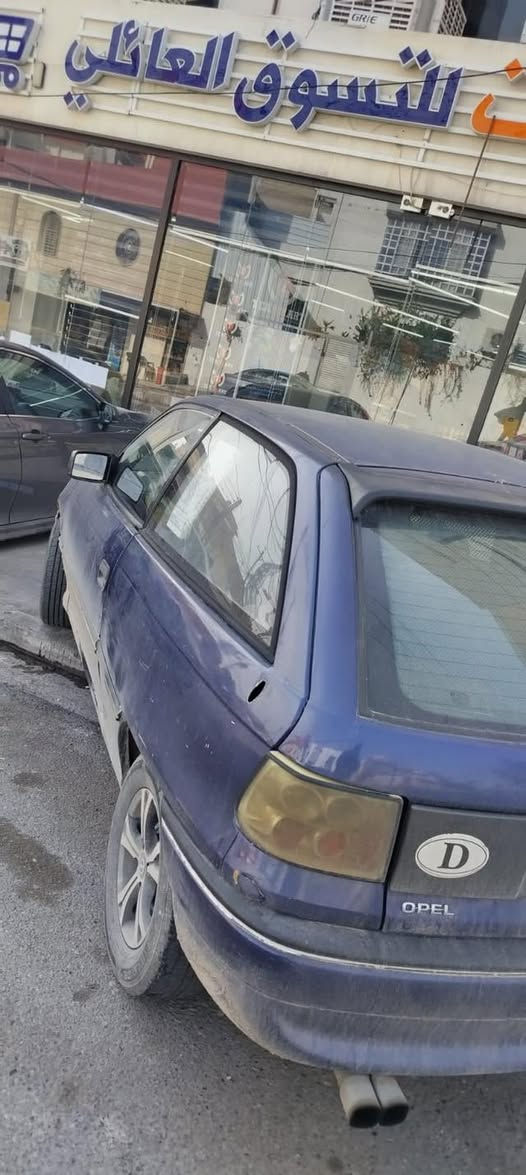 السلام عليكم
استرا للبيع موديل ١٩٩٤ تك باب السيارة باسم صاحب السيارة تريد وكالة تريد تحويل رقم سنوية هزه جديدة  بيها بداية نفخ الكير شرط طخم تاير جديد

السعر ٢٥ 

الاستفسار صاحب السيارة  / ***********
