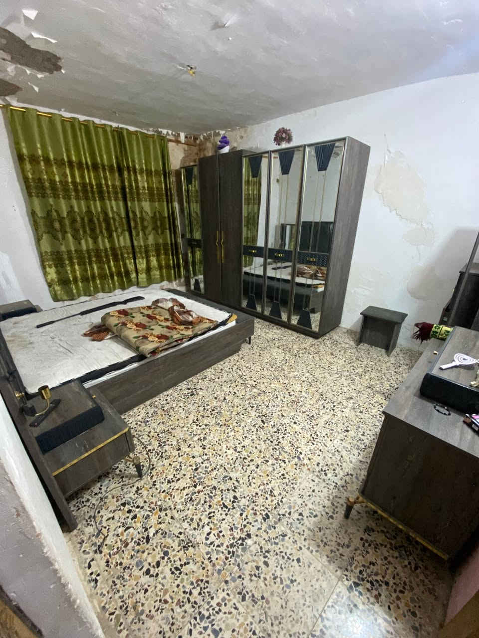 السلام عليكم الدار للبيع المساحه 230طابو ملك صرف  المحتويات استقبال كبير صاله 2 غرف نوم مطبخ حمام داخلي صحيات خارجي العنوان ناحية الوحده الخالصه قرب بسمايه للاستفسار على رقم 

‭***********‬
