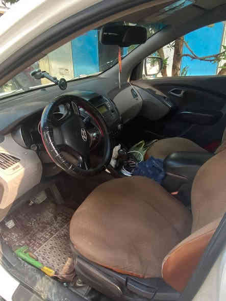 السلام عليكم
توسان موديل 15 سياره جديده نضيفه مال جناي بيها جنطه وبنيد بس صبغ فقط سياره جديده مرتبه السعر 135 رقم اربيل  ماشيه 200 الف مكينه وكير كفاله السونار موجود بل صور مكانها بغداد الدوره 
للتواصل ***********
