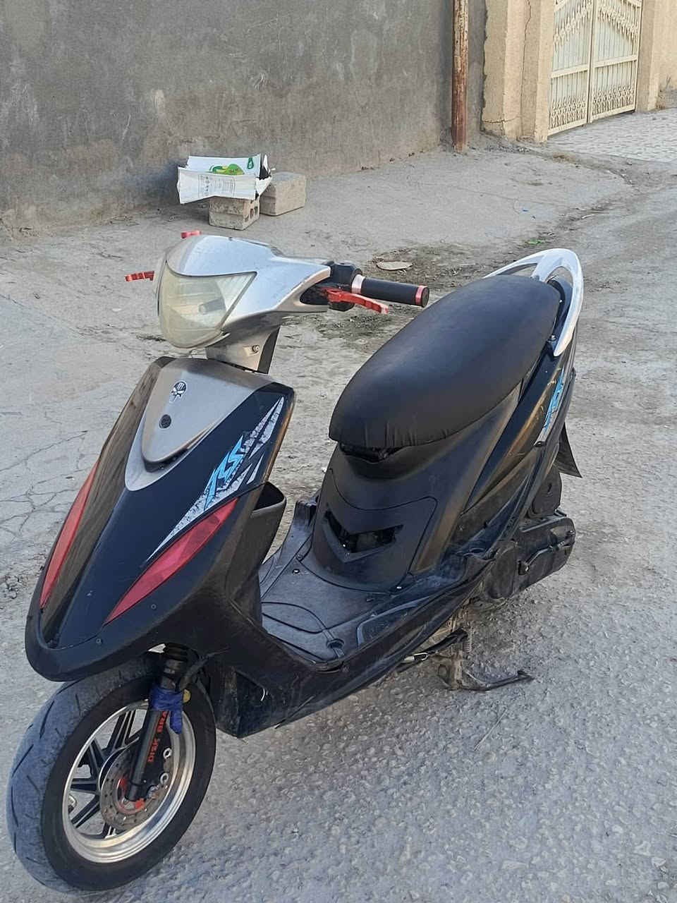السلام عليكم
دراجه ماكس عدله للبيع 
دراجه جديده 
بوشه 55 
كلجات رياضي 
وياله .. 
دراجه نقص ما بيه كهربائيته كله شغاله 
صالنصه كاربون فايبر  
سعر خاص العنوان بابل حله محاويل *********** صاحب الدراجة Yasir Yasir
