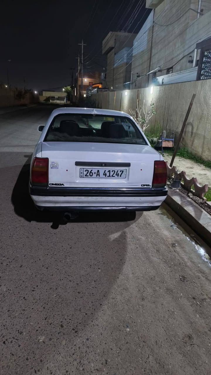 السلام عليكم
للبيع فقط أوبل اوميكا موديل ١٩٩٠ ابيض 

فتحة سقف 

جام اوتو 

رقم صلاح الدين دولي بأسمي تحويل مباشر 

هزة جديدة 

كير أوتوماتيك 

حجم ٢٠

السعر ٢٤ ورقة بيها مجال بسيط
للأستفسار الأتصال، 
***********

المكان تكريت
