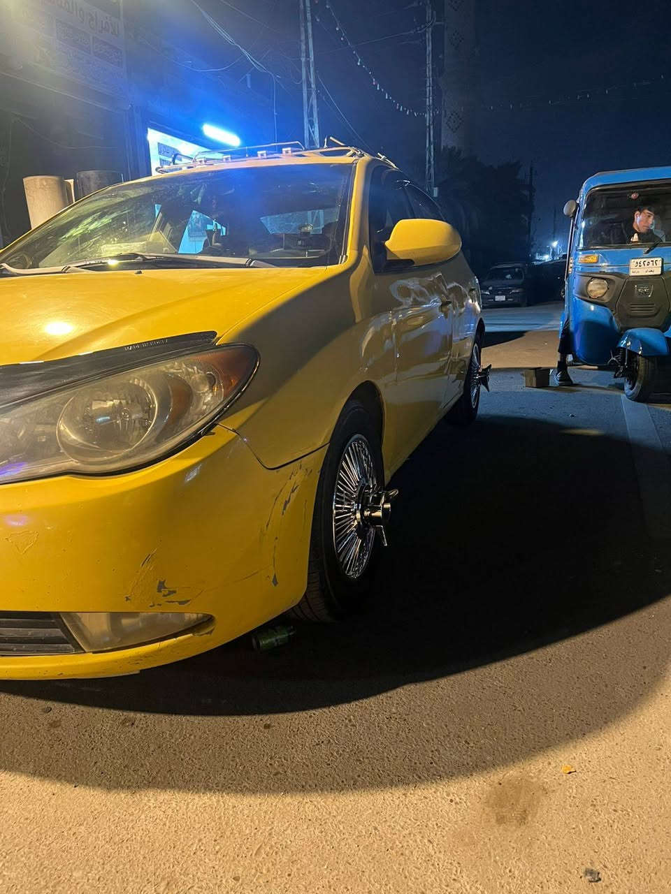 سلام عليكم النتره مديل 9سياره جاهنزه عله اخر حبايه مكينه 2000 امريكي  بيهه جملغ خلفي فقط السعر 85 وبيه مجال حك جيه عنوان بغداد شارع فلسطين رقم الهاتف ***********
