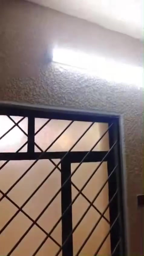 السلام عليكم مشتمل لإيجار طابق ثاني موجود سبلت بالغرفه وبيت جديد ونظيف لاستفسار ع هذا رقم واتساب ***********
