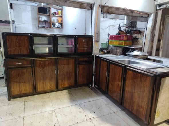 للبيع كونتر ارضى ملحق مترين نضيف شغل تقيل سنك  ١٨٠سم نضيف سعر ٢٩٠  بي مجال *********** اسيا *********** مكان رشيديه
