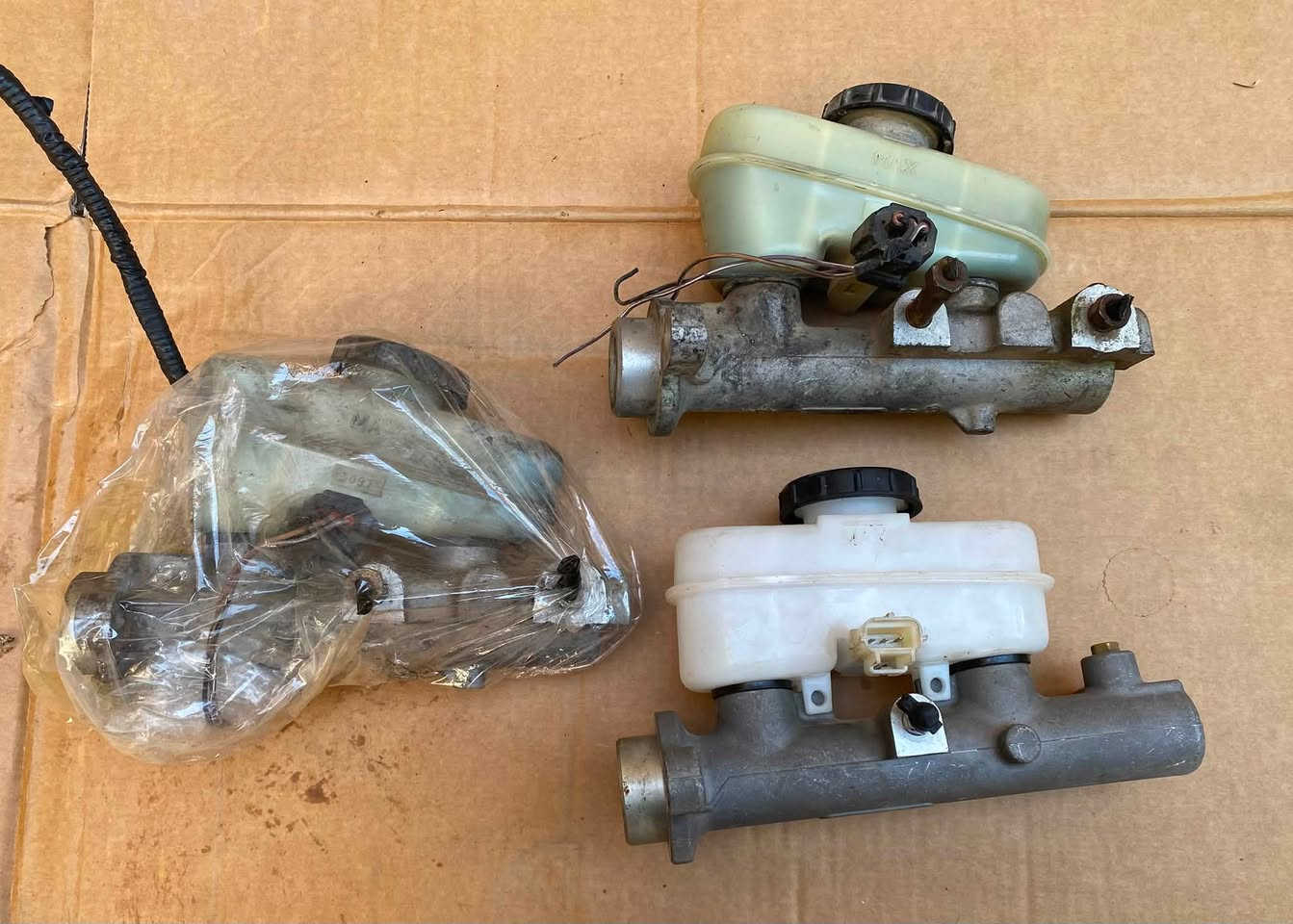 السلام عليكم
توفر ادوات فورد فكتوريا جديد + حاوية + اكسبلو +F150 

توفر جميع ادوات الصدر والكماليات الداخلية والخارجية 

للاستفسار ***********

