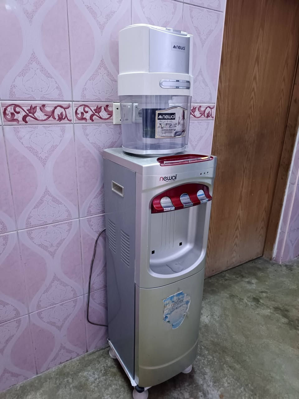براد شغال شرط حار بارد ثلاجه كل عيب مابيه فول نضافه سعر 65 وبيه مجال مكاني كركوك حي عسكري شراي اتصل ***********
