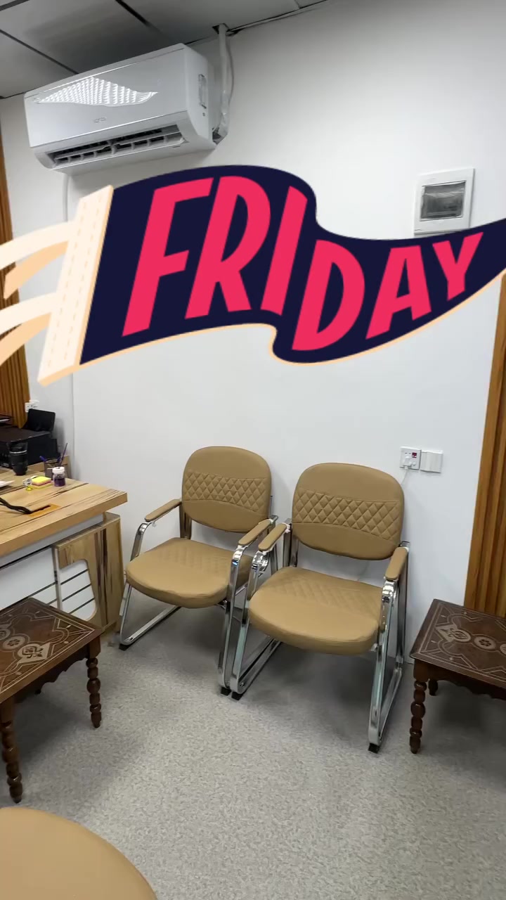 السلام عليكم للبيع اثاث مكتب نضيف جداً  الملحقات
 - ميز L 
- كراسي عدد ٤ 
- كرسي متحرك عدد١
- طبلات عدد٢
 - ثلاجة صغيرة
- سبلت توسوت انفيرتر طن 
 للتواصل ***********
