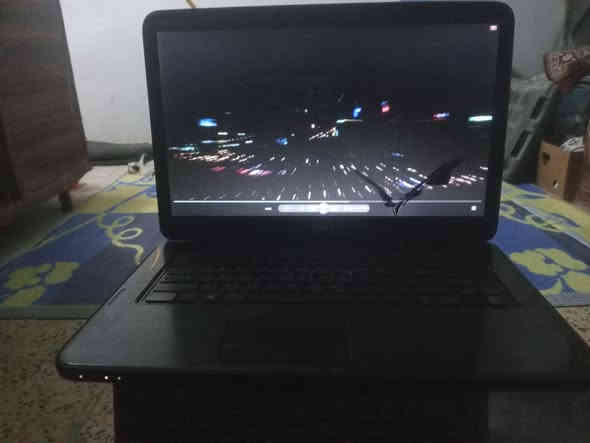 السلام عليكم لابتوب نوع دل الاصلي حجم الشاشة١٥ابو القرص كله شغال مع الشاحنه والجنطة بي خطين بالشاشه كما مبين بالصور السعر١٠٠ الف وبي مجال بسيط***********بغداد منطقة٤٠٠٠
