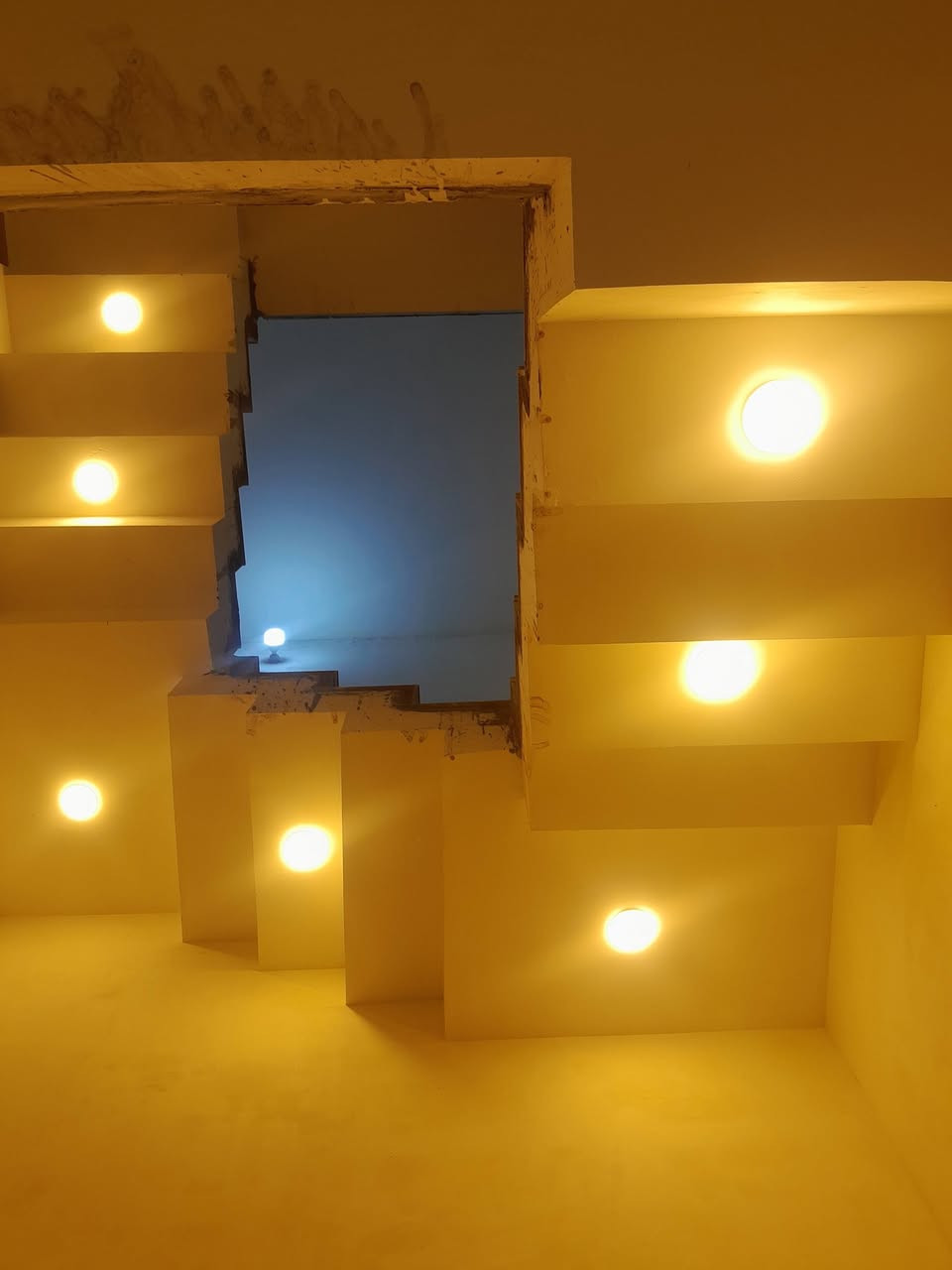 الدار للبيع المساحه ٦٥ متر الواجهة ٤ نزال ١٦ الاستفسار الاتصال على الرقم ***********
