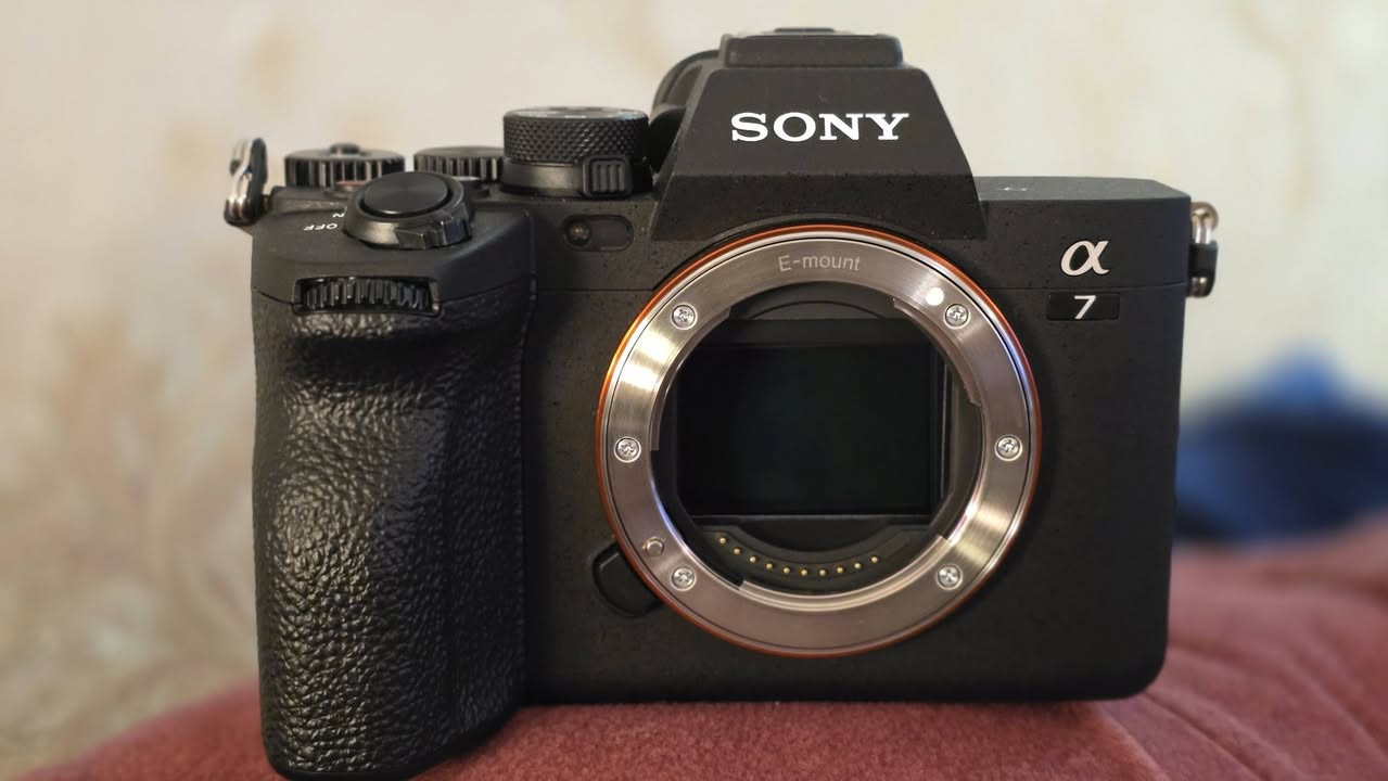 السلام عليكم .. كامرا سوني a7 iv مارك فور للبيع مع الملحقات والكارتون
***********
