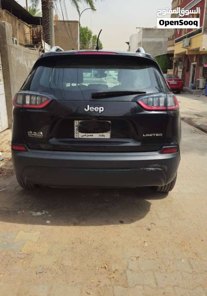 جيب شيروكي 2019 ( Limited  ) امريكي وارد
محرك 6 سلندر
ماشية 67 الف ميل
 بصمة
جلد
صندوك كهربائي
كشن كهرباء
شاشه كبير كار بلي
حساس تايرات
ABS
كامره دواره
مثبت سرعه
تدفئه كشنات
سايد بريك بصمه
لايت زنون
كشافات لد
تخم تاير جديد

ضربتها بالصور جاملغ امامي يسار بدون ايرباك 
للتواصل ابو يوسف
***********
