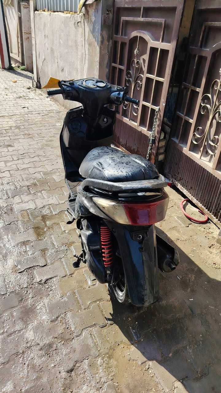 السلام عليكم من رخصه الادمن بسبب الوعود الكاذبه دراجه سكنس فحل شغاله نقص كابريتر فقط السعر 300  وبين مجال مكاني الحريه الثانيه قرب المدارس
ه ***********
