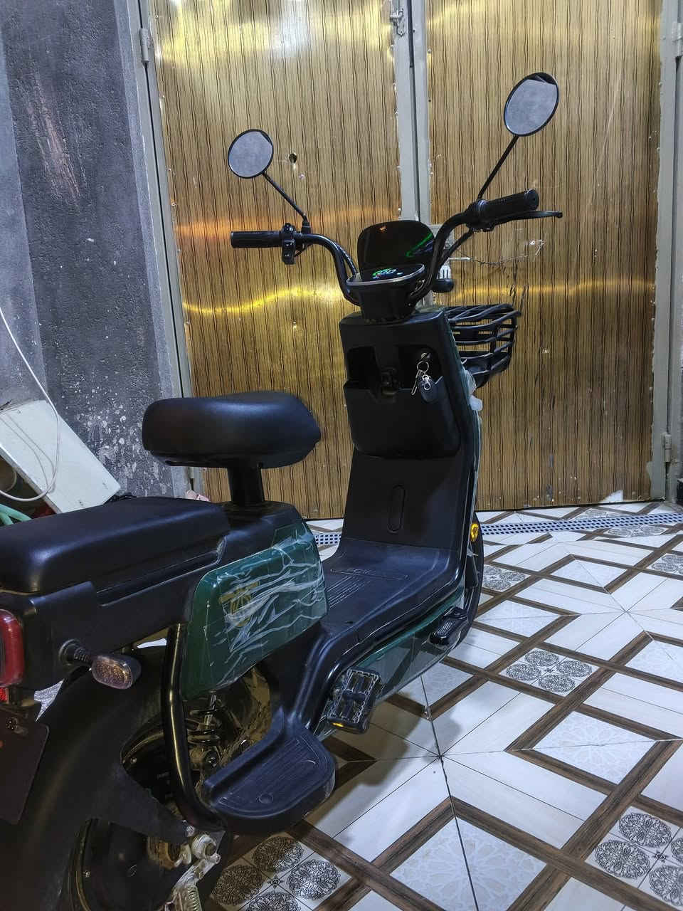 السلام عليكم دراجه شحن للبيع موديل25 واحد على واحد 
العنوان: ناصريه مركز المدينه 
السعر:390وبيه مجال حك الجيه 
رقم التلفون:***********
