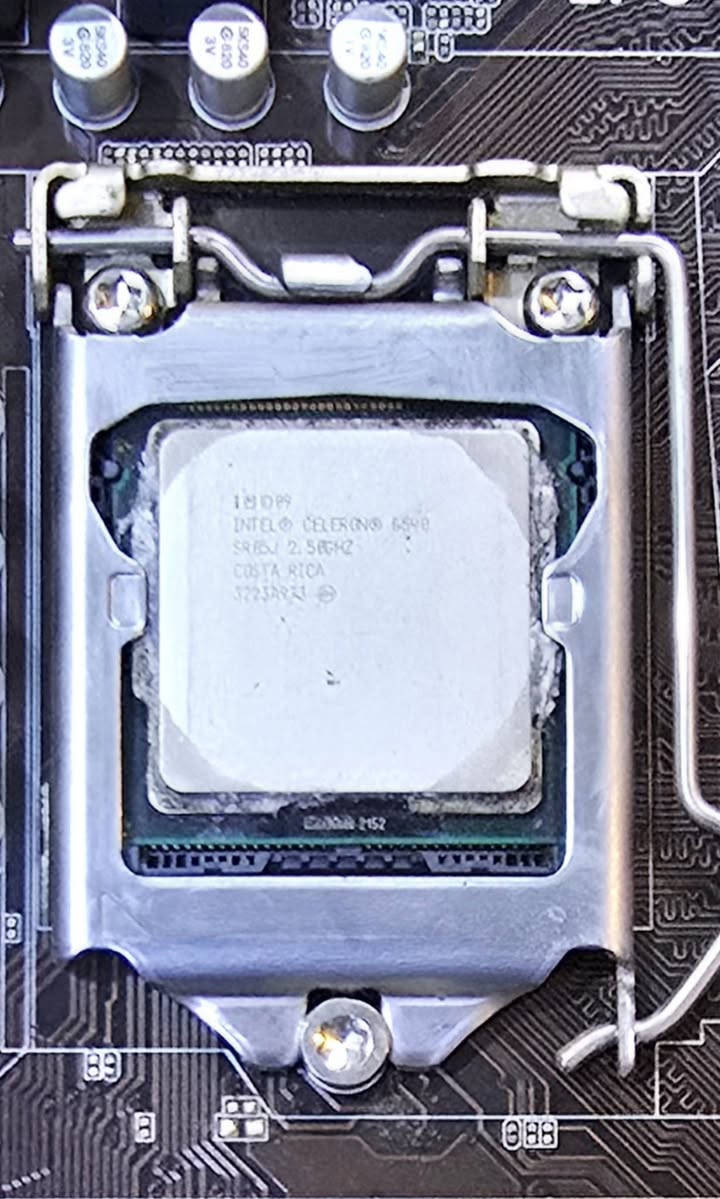 السلام عليكم 
مذربورد مع معالج فححححم ماكدر افحصه علبركه 
٣٥ الف مع التوصيل


**إذا كنت صاحب هذا الإعلان وتريد حذفه لأي سبب، رجاءا أرسل رسالة إلى الدعم الفني**