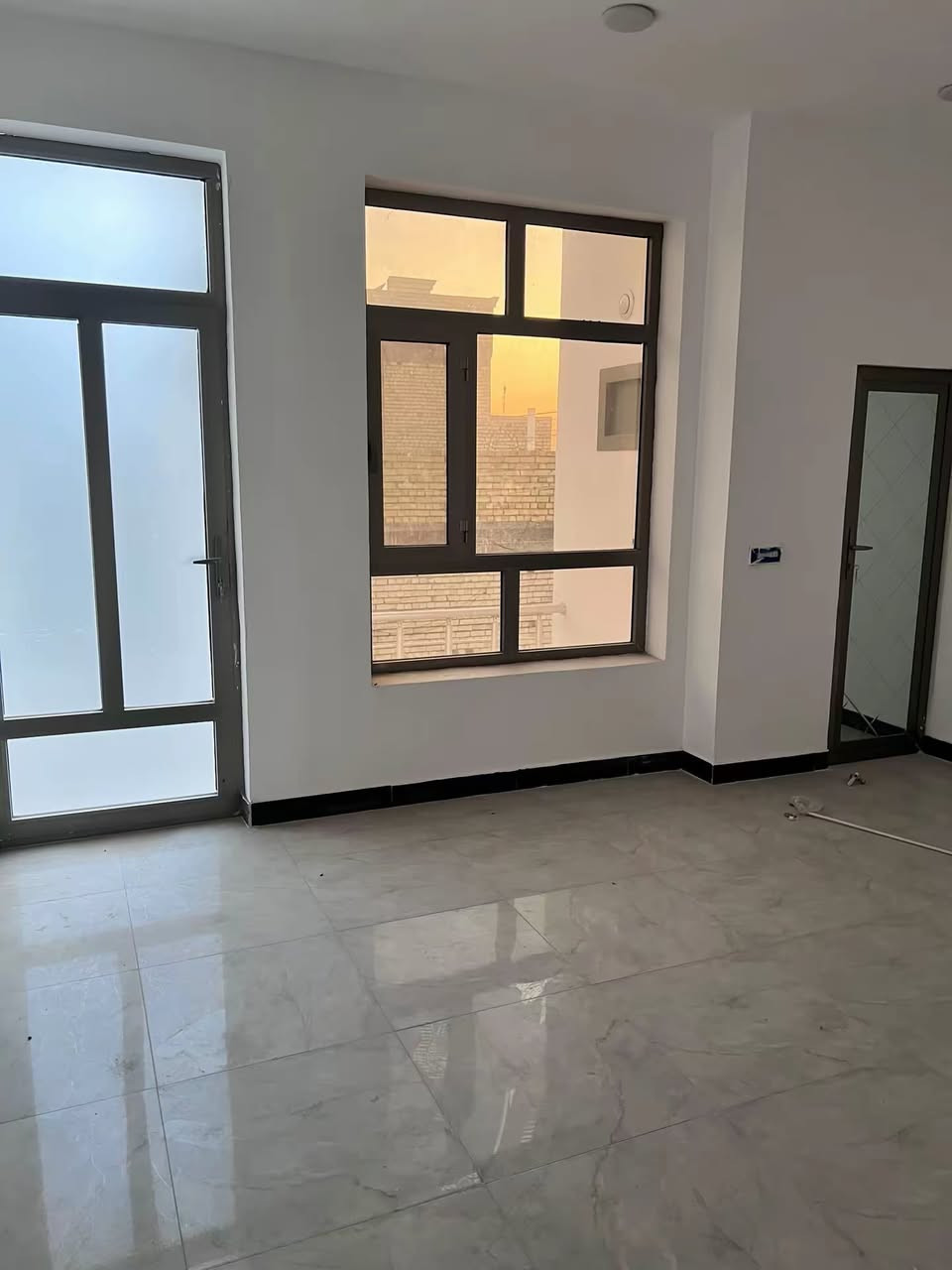 بيت للبيع 50 متر طابقين ونص 3 غرف نظام سويت 5 حمامات  بناء حديث. الافرع القريبه من شارع عرب جبور. السلطان الاول. 
السعر90 مليون قابل للتفاوض
***********
