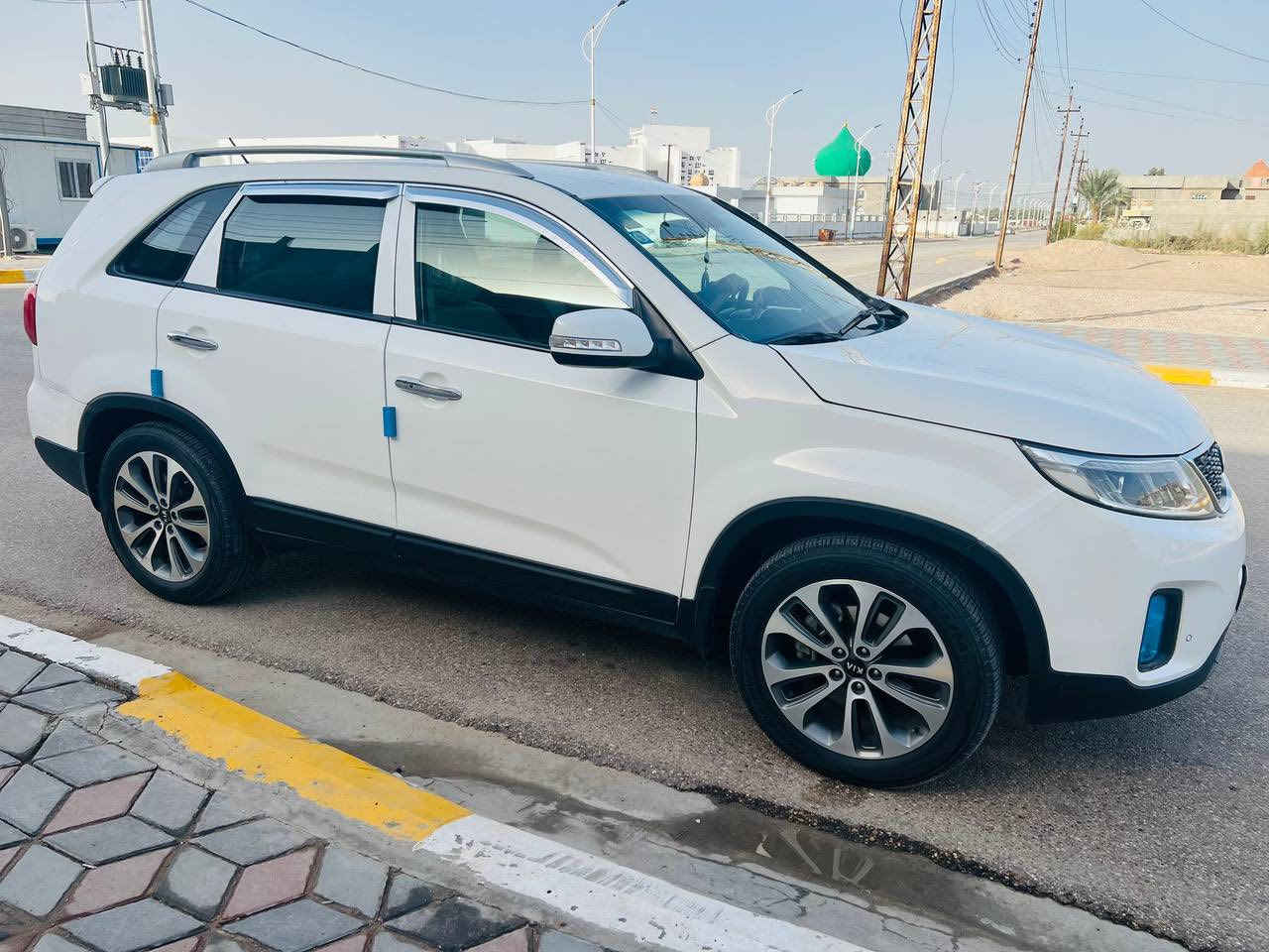 السلام عليكم

كيا سورنتو للبيع 

موديل  2015 خليجي

فور ويل+ مانع انزلاق 

محرك  6سلندر محرك وكير مكفولات شركة برقي ما مفتوح بيهن 

تحكم ستيرن

تحكم سرعه بالستيرن 

شاشه ترحيب 

يدات نيكل

منظومه زنون

لدات امامي خلفي

علامه السورنتو مضيئه بالدوسه

مري جانبيه شفط

جرص سرعه عند 120

بصمات عدد 2

اشاره ترحيب عند التقرب من اليدات

حساسات 8

كامره خلفيه

شاشه لمس 

انظمه قياده 4

نظام ايكو اقتصادي 
السياره جديده واحلى من الصور ماشيه 110 الف
سبعه راكب
داخل جلد بلادي
مكان السياره عامريه الصمود للاتصال
***********
ملاحظه السياره بيهه طخه بالبابين عكس السايق
مبدلات شركه ومصبوغات 
السعر 165 وبها مجال
