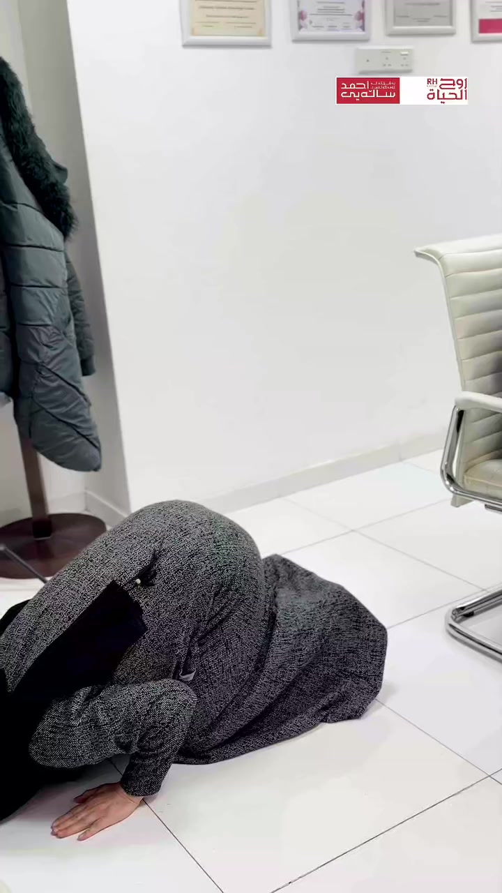 کوردی-عربي
گەشتى دایکایەتی بە یەک هەنگاو دەست پێدەکات... و لەگەڵ هەر هەنگاوێکدا، لە سەرکەوتن نزیک دەبینەوە!

دوای دوو ساڵ و نیو لە هەوڵدان بۆ دووگیانبوون، و سوپاس بۆ خودا و پێشکەوتنەکانی لە بواری پزیشکیدا، چارەخوازە تەمەن 36 ساڵانەکەمان کە تووشی تەکەیوسی هێلکەدان بووە توانی لە ڕێگەی منداڵی بلووری خەونی دایکایەتی بەدەستبهێنێت... و سوپاس بۆ خوا، دووگیانییەکە سەرکەوتوو بوو!
ئەم سەفەرەی کۆڵنەدان دەیسەلمێنێت کە هیوا هیچ سنوورێک ناناسێت.

ئەمڕۆ لەگەڵ پسپۆڕەکانمان گەشتەکەت بۆ دایکایەتی و باوکایەتی دەست پێ بکە! ڕاوێژکارییەکەت حجز بکە و دەرفەتێک بدە بە خەونەکەت بۆ ئەوەی بێتە دی.

ناونیشان/ هەولێر - شەقامی 30م - نزیک کونسوڵخانەی ئێران.

بۆ پرسیار و ناوتۆمارکردن پەیوەندی بکەن بەم ژمارانەی خوارەوە:
0750 219 2244 - 0772 449 4424
0780 151 4444 - 0772 151 4444
0785 756 6060
……………….……………….……………….…………

رحلة حلم الأمومة تبدأ بخطوة… ومع كل خطوة نزداد قربًا من النجاح!

بعد سنتين ونصف من المحاولات المتعددة للحمل، وبفضل الله وتقدم الطب، تمكنت مراجعتنا البالغة 36 عامًا المصابة بتكيس المبايض من تحقيق حلم الأمومة عبر أطفال الأنابيب… والحمد لله تم الحمل بنجاح!
رحلة الإصرار هذه تثبت أن الأمل لا يعرف حدودًا.

ابدأوا رحلتكم نحو الأبوة والأمومة اليوم مع خبرائنا! احجزوا استشارتكم وامنحوا حلمكم فرصة التحقيق.

العنوان/ أربيل - شارع الـ30م - بالقرب من القنصلية الإيرانية.

للاستفسار والحجز تواصلوا على الأرقام التالية:
0750 219 2244 - 0772 449 4424
0780 151 4444 - 0772 151 4444
0785 756 6060
