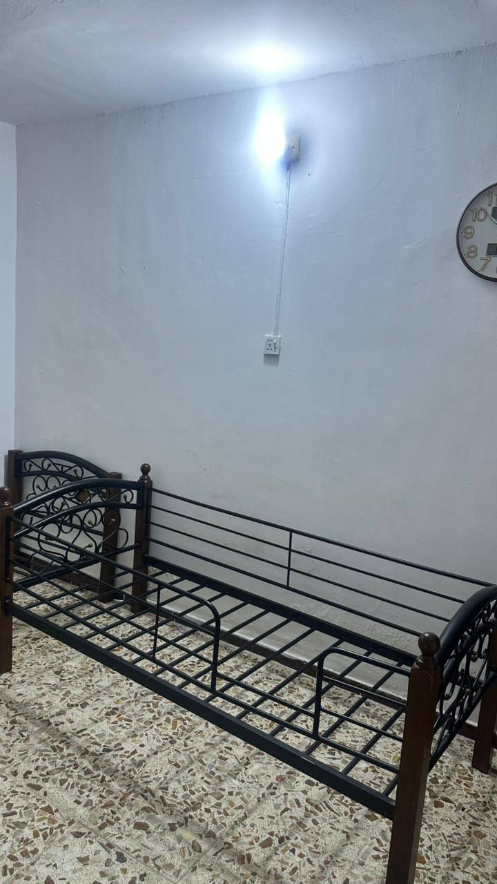 جربايه عدد ٢ يرهم طابق ثاني نضيفات كلش مثل ما واضح بلصوره استعمال اقل سنه للبيع شتروهن ب 200 يردوهن 125 العنوان النجف حي الاشتراكي الاستفسار ع وتساب
***********
