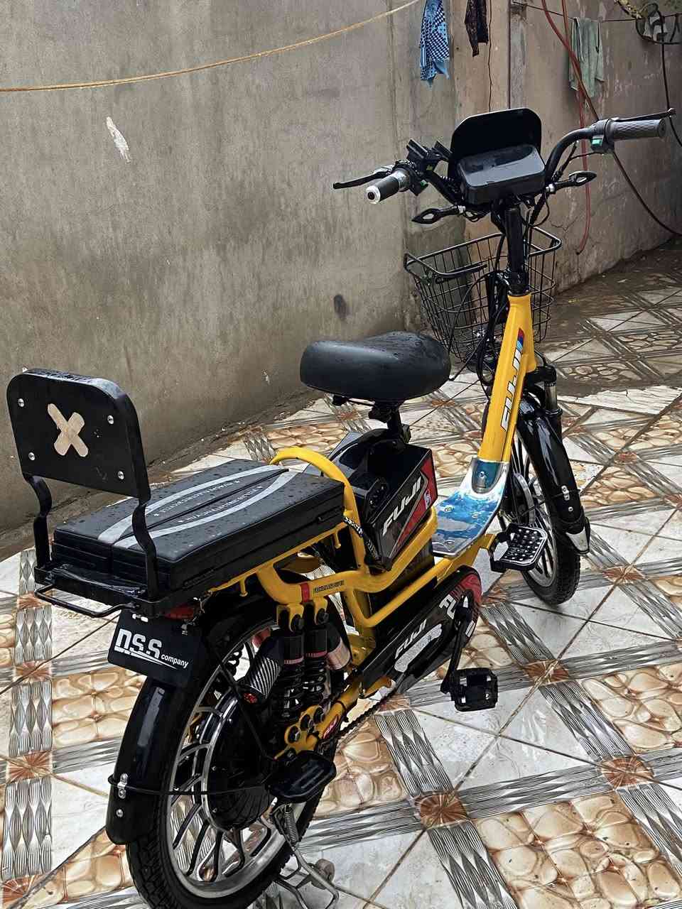 دراجة شحن للبيع موديل 2024 فول موصفات حجم 20 دراجه جديد سعر 200 بي مجال قليل عنوان كركوك پنجا علي قريب قاعه مير سمايل رقم ***********
