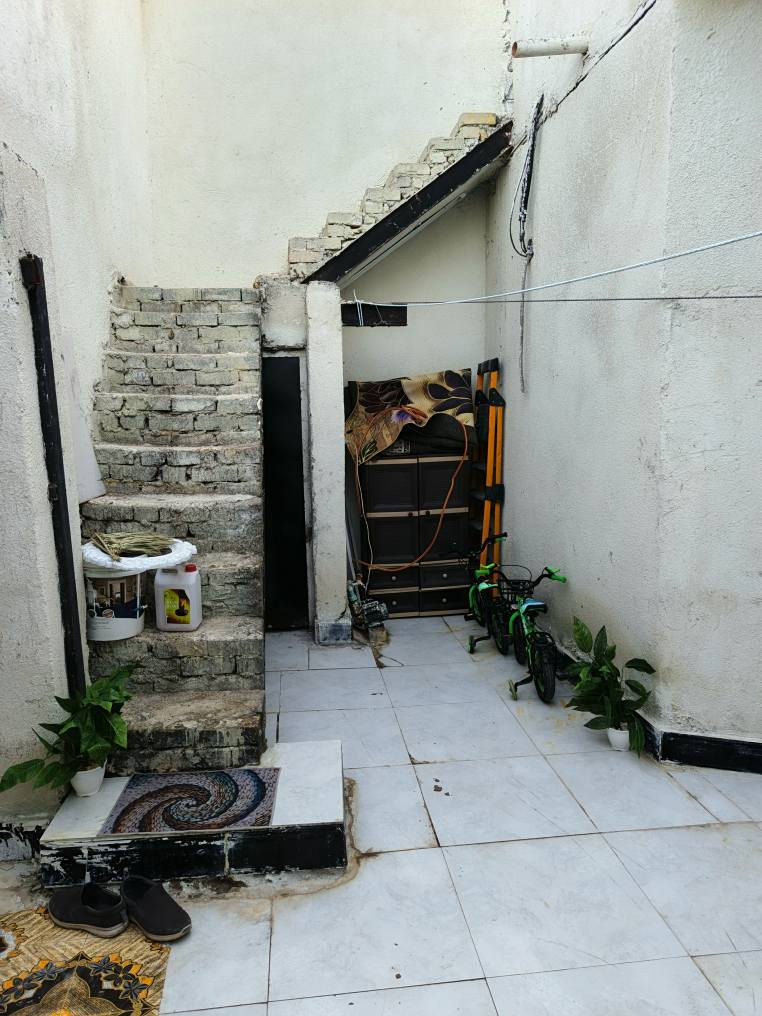 بيت مساحه 130ونص
واجهيه ١١ونص
ونزال 12
الشارع 8متر
بي غرفتين 4*4عدد٢
بي صاله جبيره 
مطبخ جبير مفتوح ع صاله
بيه صحيات داخليه 2/5*2/5
ومنور داخلي
بي ديوانيه 5*3
بي صحيات خارجيه
درج خارجي
وكراج 
هاي تفاصيل البيت
وقف سني اصولي 
مكاني ابي الخصيب
الوسطي شارع قمر بني هاشم
يمك مدارس سوك كلشي يمك
منطقه هدوء وناس طيبه 
سعر البيت 55 مليون
***********
بناء جديد
مع او بدون الاثاث 
البيت عكاده طابوق درجه اوله
كهرباء دفن ماء دفن كله شغل عدل والشراي هلابي ابو الخصيب, البصرة
