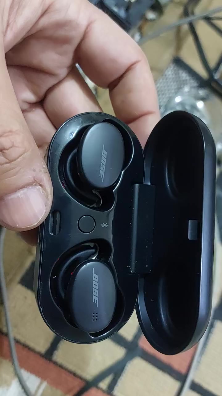 السلام عليكم
من رخصة الادمن

ايربورد من شركة بوز قطعه كامله وقطعة بس تك مثل ما موضح بالصور ما يشتغلن بس اللدات تلمض
القطعتين ب50 الف
لا يوجد توصيل


**إذا كنت صاحب هذا الإعلان وتريد حذفه لأي سبب، رجاءا أرسل رسالة إلى الدعم الفني**