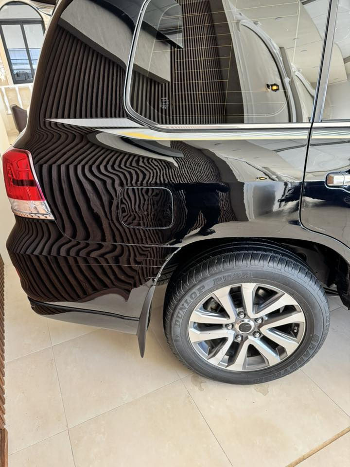 لاندكروز 2021 VXS بريم
فول مواصفات لكزز معروفة مواصفات هاي الفئة 
السيارة مغلفة بالكامل PPF 
ماشية 35 الف السيارة جديدة جداً 
ملاحظة : السيارة نطخت عندي وصار بيها بارد 
بالجاملغ الخلفي الايمن واصبعين من الباب 
عارضعا ب 65 الف دولار وبيها مجال بسيط 
***********
