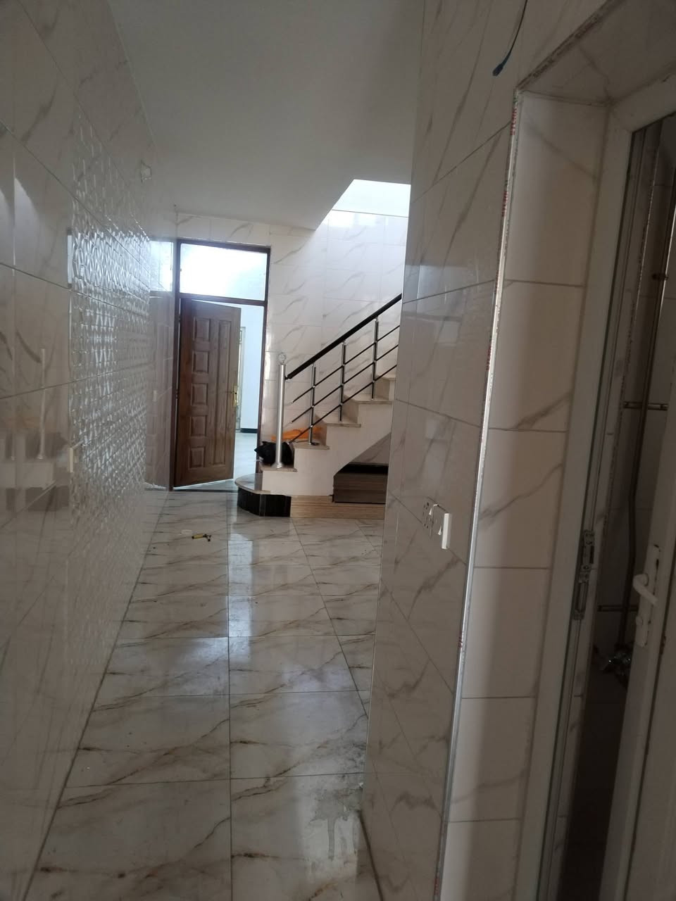 مشتمل للبيع
ابو دشير الموقع بالف قرب مخبز اللامي

من جهة النجارين المساحة ٨٠ م

الواجهة ٤ متر ونزال ٢٠ م
اتصال ***********
