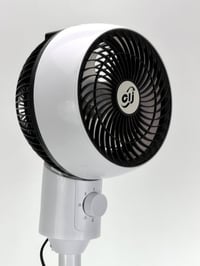 بنكة ميز حركية 6 شفرات 60W💨  هذه المروحة العمودية (الستاند) الچبيرة ، ...