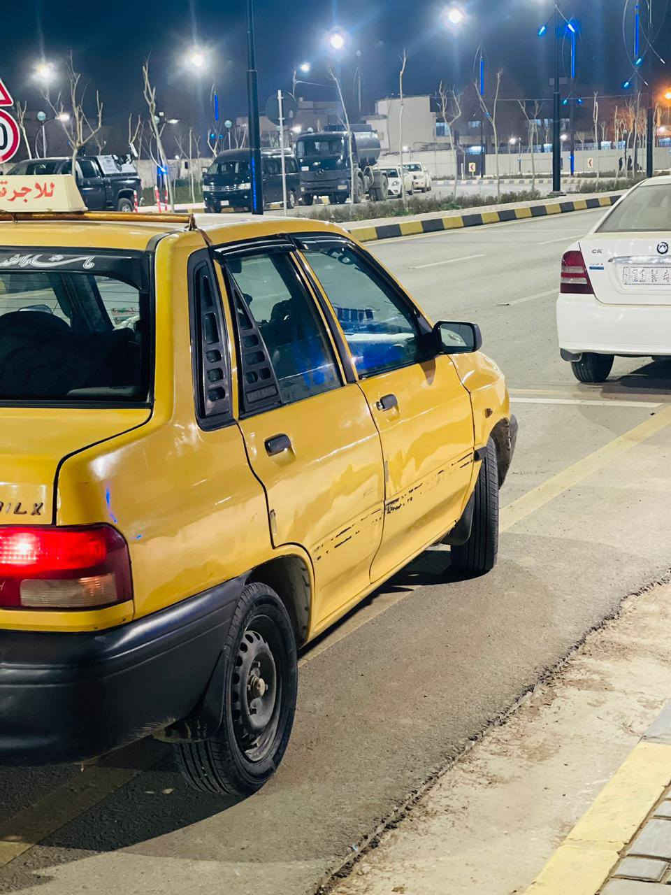 موديل 13
للبيع 
هيها  100 الف

غرامات مصفر
مصبوغ بس جاملاخ خلفي
كاربوت موجود 
محرك مال ماصداه وكير مال ماصداه 
محرك وكير شرط
سيارة كلش نضيف 
كهربائية كل شغاله
سنويه 2027
سعر 26 بيه مجال شي قليل 
على ستفسار رقم ***********
