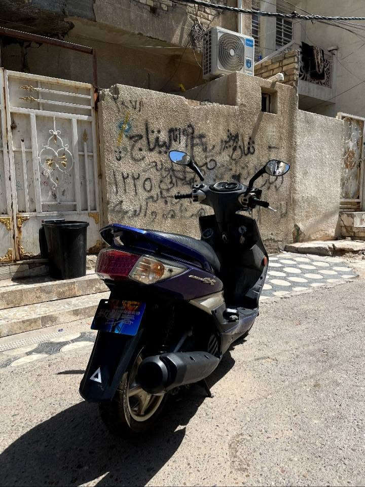 السلام عليكم للبيع دراجه سكنس فحل نوزل خطين مال رمبه دراجه جديده بلكارتون برغي مامفتوح بيها اوراق كامله محرك مكفول مكاني بغداد الكرخ السعر مليون و 150   للاتصال ***********
