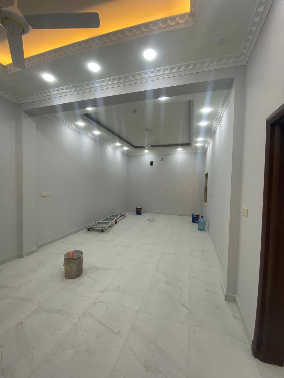 بيت الايجار حي صنعاء 
يحتوي على 4غرف منام وصاله واستقبال ومطبخ وصحيات 
جميع الغرف تحتوي على سبالت وكونتر مطبخ 
الايجار الشهري 1800$

عنوان المكتب 
شارع 14 تموز مقابل مطعم السوري 
***********_***********
