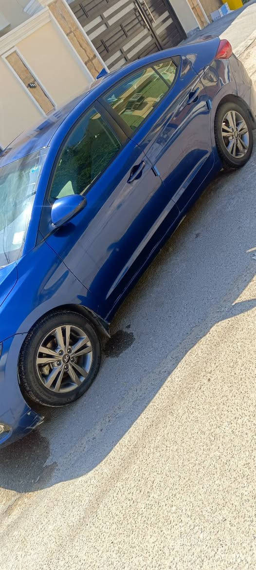 هيونداي النترا موديل 2017 وارد امريكي صور الحادث بالمنشور مرفقه بدون لغد ولا شاصي ولا حوض ولا تكم 
بيها صبغ فقط كفة البنيد مكان الحادث الاصلي 
والدوسات من الطرفين بسبب الطسات والخدوش 
وبيها تعديلات بارد بسيطة جدا 
السيارة بيها حالوب بس ناعم مينشاف الا لمن تركز.
والسيارة مكفولة  كلها مطابقة ليبل واحد 
سيارة مال جناي مرتبة ونظيفة 
السيارة ماشية (90,000) ميل ونصف
مكينة گير حدادية تبريد على الفحص
حجم المحرك 2000 دوش المرغوب     
تحكم ستيرن
شاشة   
داخل لونين
تدفئه تبريد     
مكان السيارة بغداد
رقم بغداد  الماني بسمي تحويل ثاني يوم  
السعر 120  
أي استفسار  ***********
