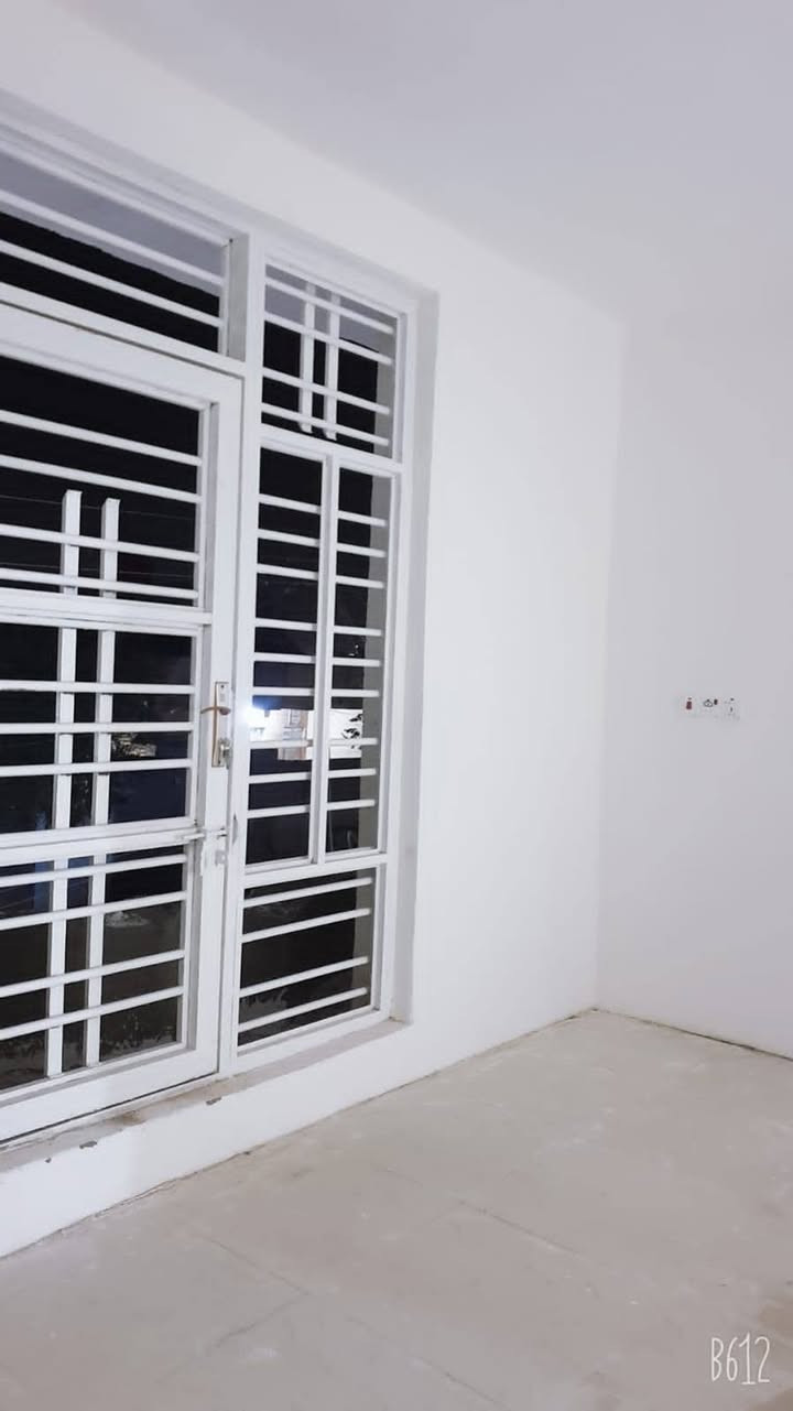 سلام عليكم بيت للبيع مطلوب تسديد للعقاري ابيعه تسديد للعلم انه ساد منه اكثر من سنتين مساحه ١١٠ متر موقعه بالشيشان بناء حديث طابقين الي حاب تفاصيل يتصل ***********
