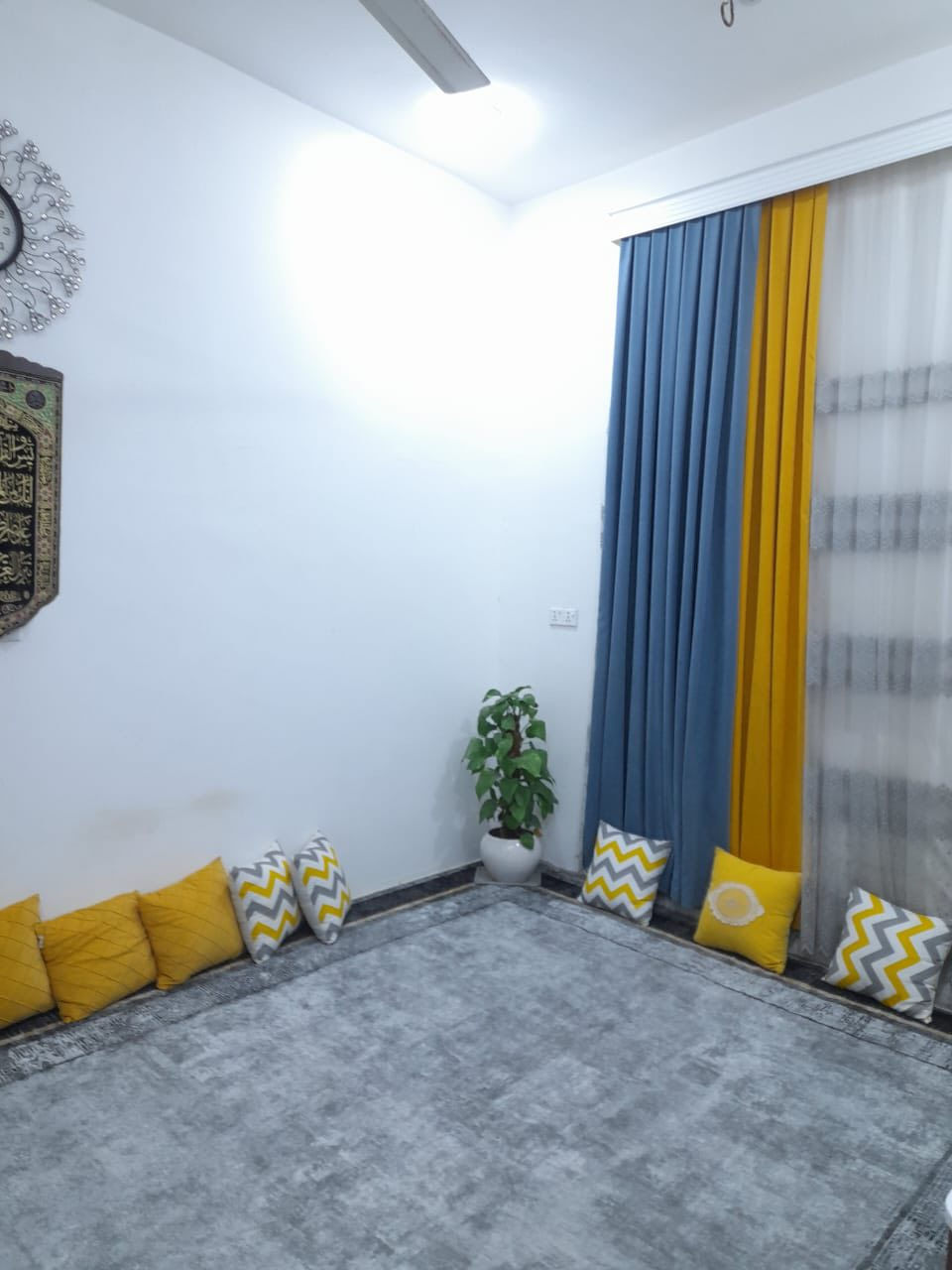 📢 إعلان ( #بيع_مستعجل و يصلح للايجار)

🏡دار للبيع او يصلح للايجار خلف شارع السيد 36
المساحة:  110متر شارع 12
الموقع : خلف شارع السيد منطقه 36 جهه حي النفط جديد 
غرفه وهول ومطبخ مفتوح عالصاله وبراني وطارمه صغيره وصحيات 2 داخلي وخارجي
🔹طابو صرف 

📞 للاستفسار: ***********
📍 عنوان المكتب: حي الصدر مقابل معرض الحلي نفس سايد مطعم دجله
