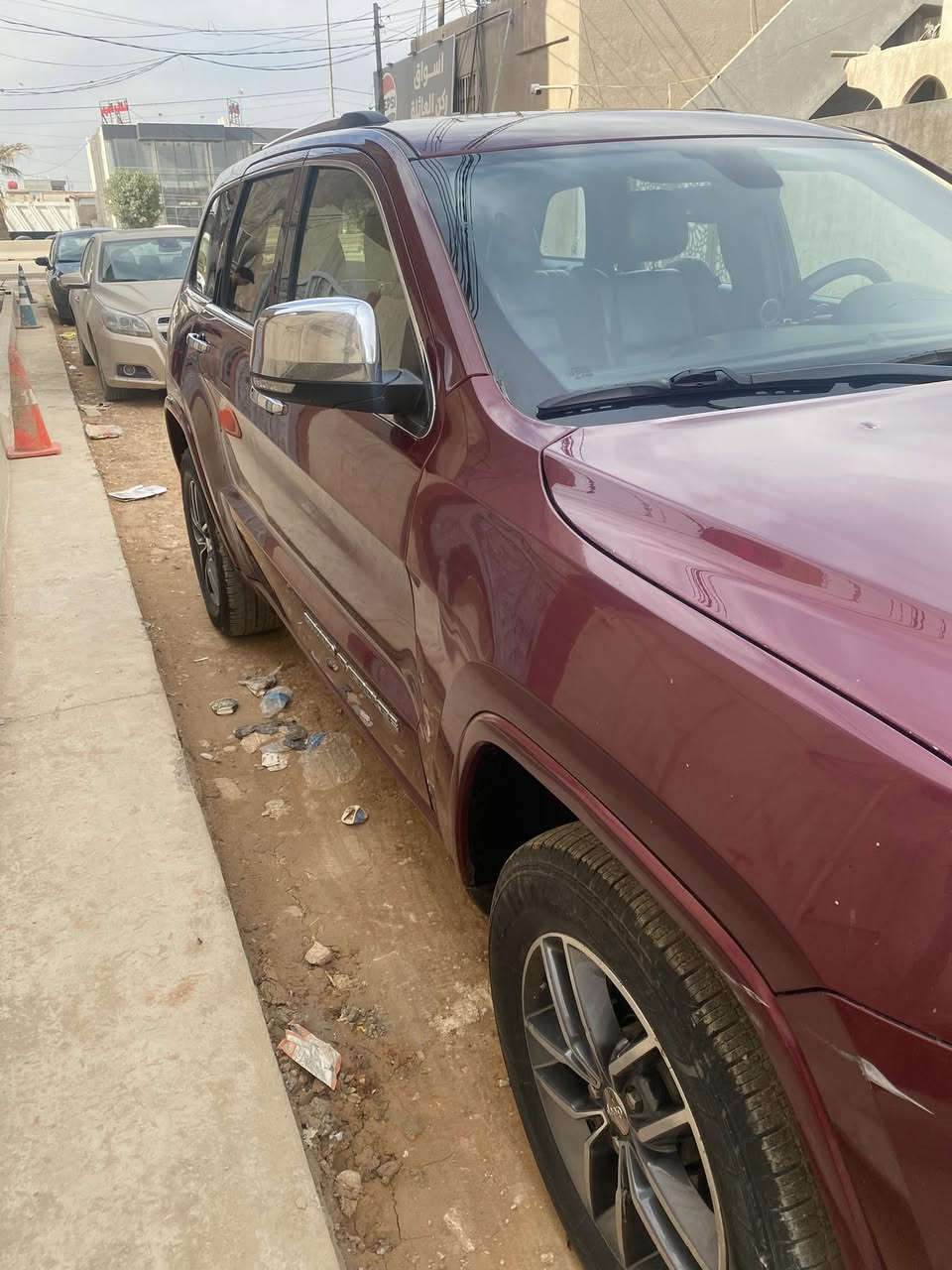 جيب لميتد موديل ١٧ أمريكي فول مواصفات ماعدى الجكات حادثها جاملغ وبنيد بامريكا وشادلها بنيد اصلي وبالعراق صبغ شبر جاملغ خلفي مكينه ٣٦٠٠ 
السعر ١٩ الف دولار 
***********
