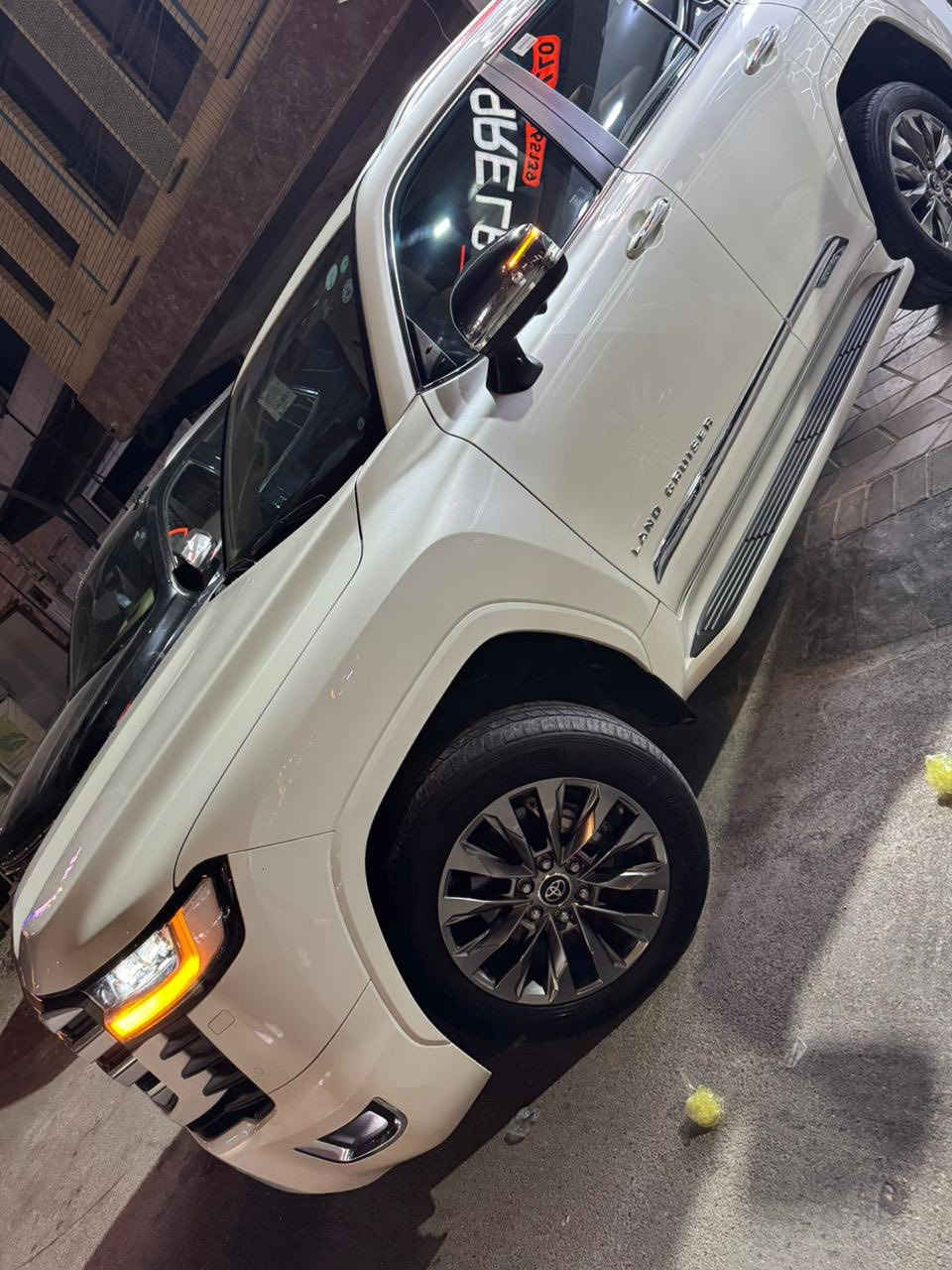 سلام عليكم 
لاندكروز ٢٠٢٣ رقم اربيل ماشيه ٩٠ الف مكفوله كفاله عامه من كلشي مغلفه ppf على وضع الشركه السياره تون توربو كل صيانتها بالشركه السعر ٦٨ الف وبيها مجال بسيط مكانها بغداد للاستفسار ***********
