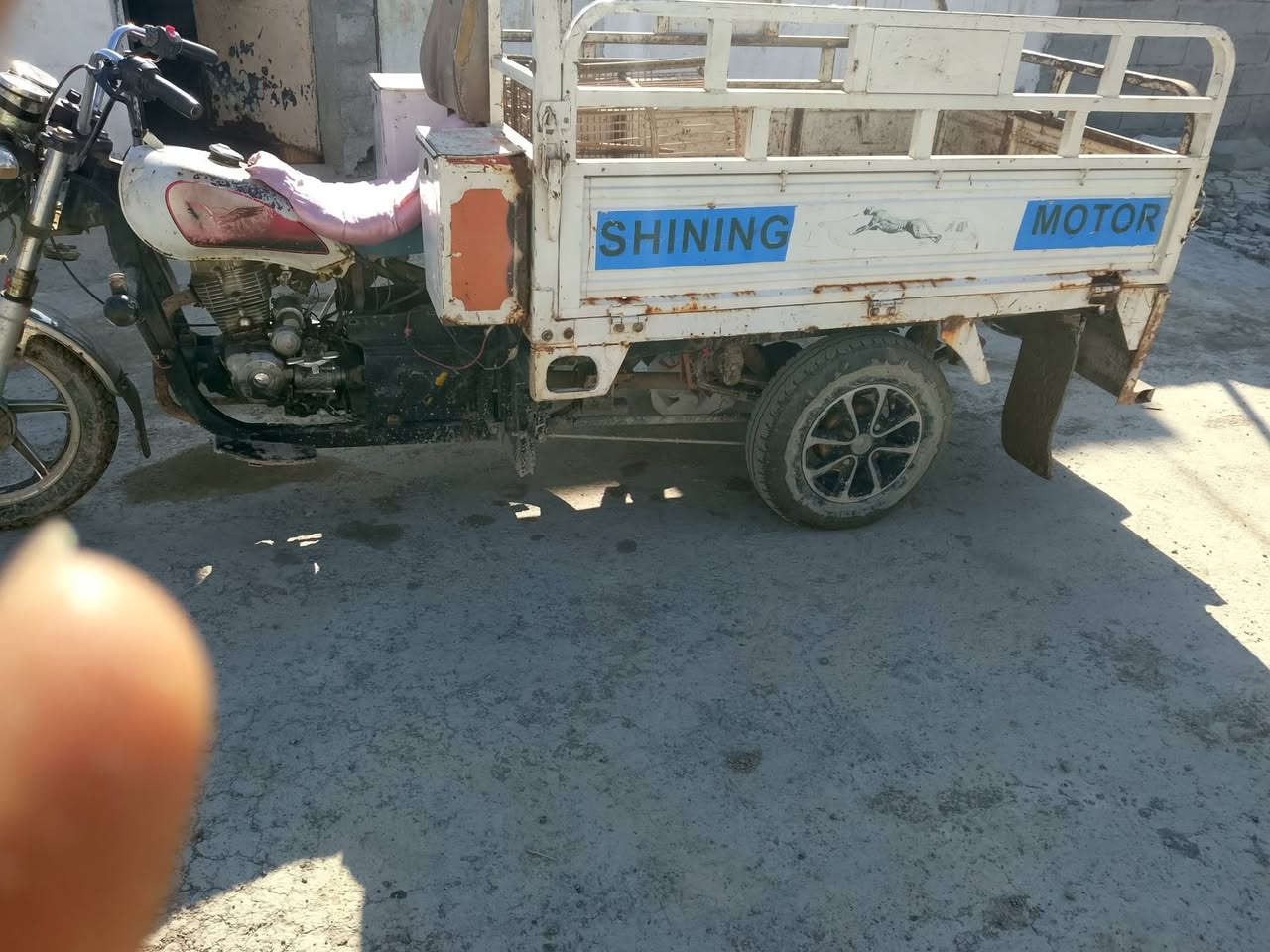 السلام عليك شباب ستوته للبيع موديل 2017 اوراق كامله التفاصيل عله هاذه الرقم ***********
