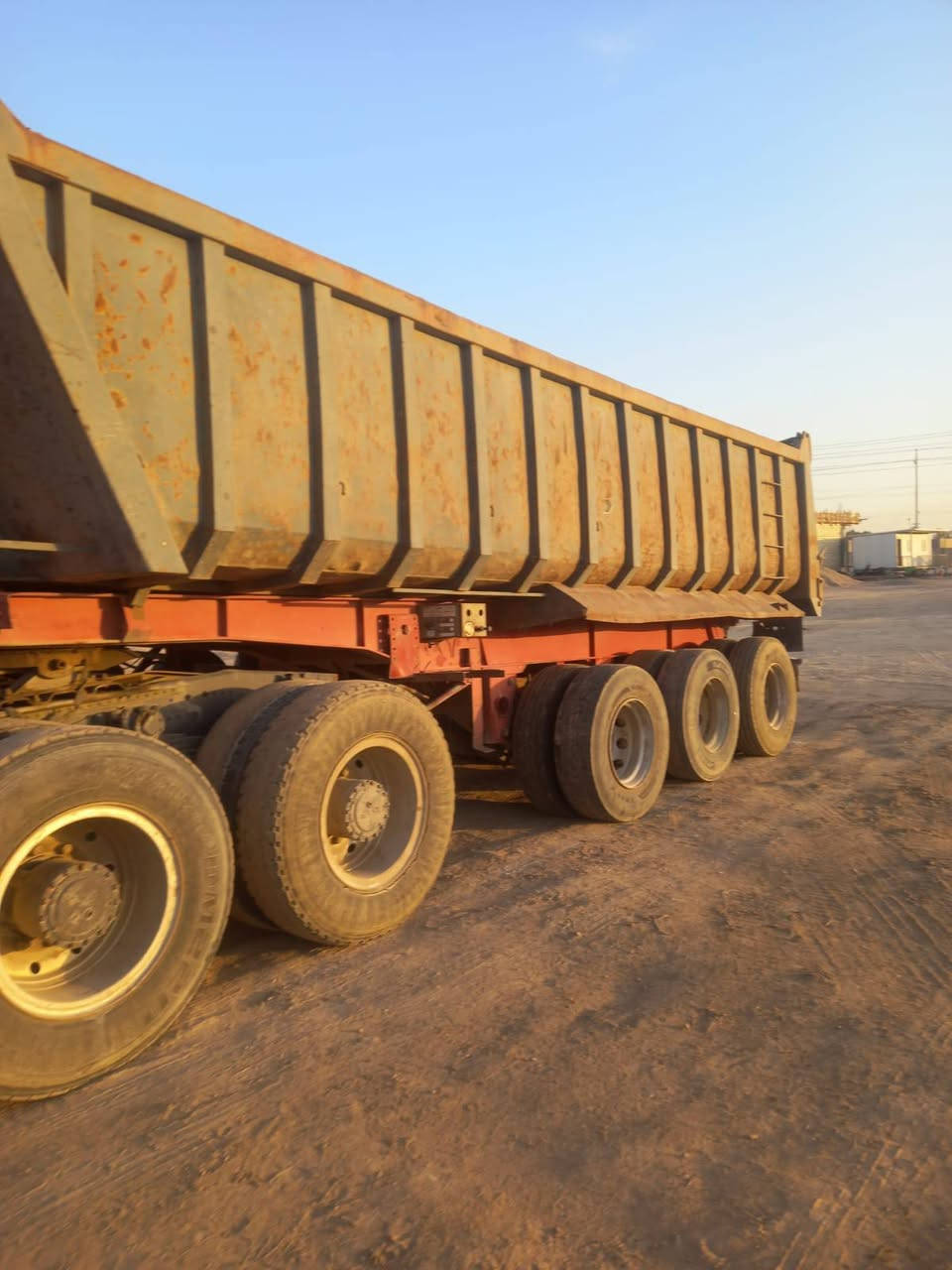 السلام عليكم للبيع داف
مكينه 35 مال البي
كير 160
سياره جاهزه تاير 24 ويل صاج
عربانه الماني ذرعه 26 
44 طن صافي
94 اصل 
رقم واصط بسمي تحويل ثانيوم 
بالسنويه راس تريله
السعر دفترين و10 وبيه مجال مكان كربلاء الشراي يتصل ***********
