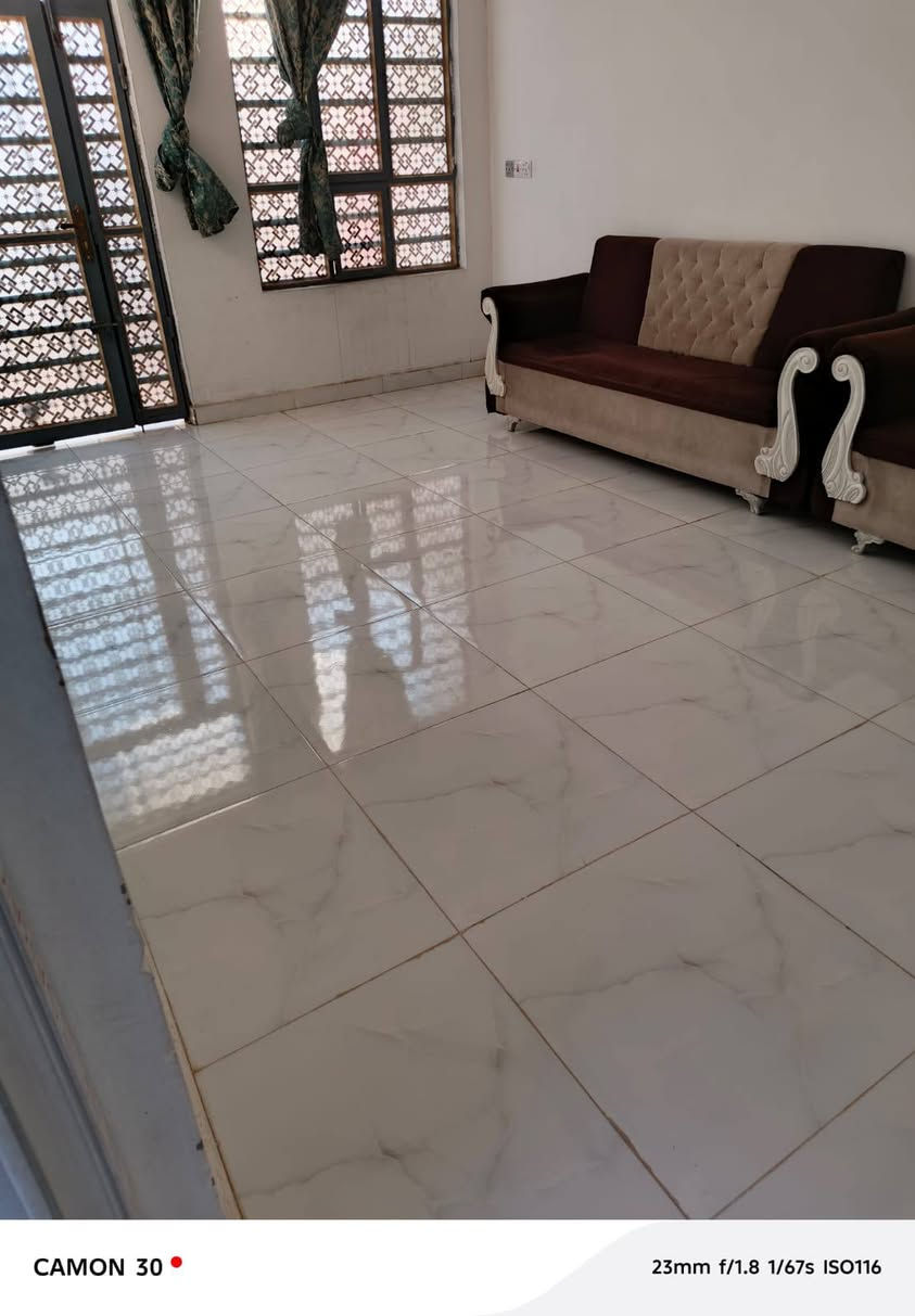 السلام عليكم يوجدبيت للبيع مساحه 100متر نزال 20الواحهيه 5 المكان دور الزراعه رقم الهاتف ***********
