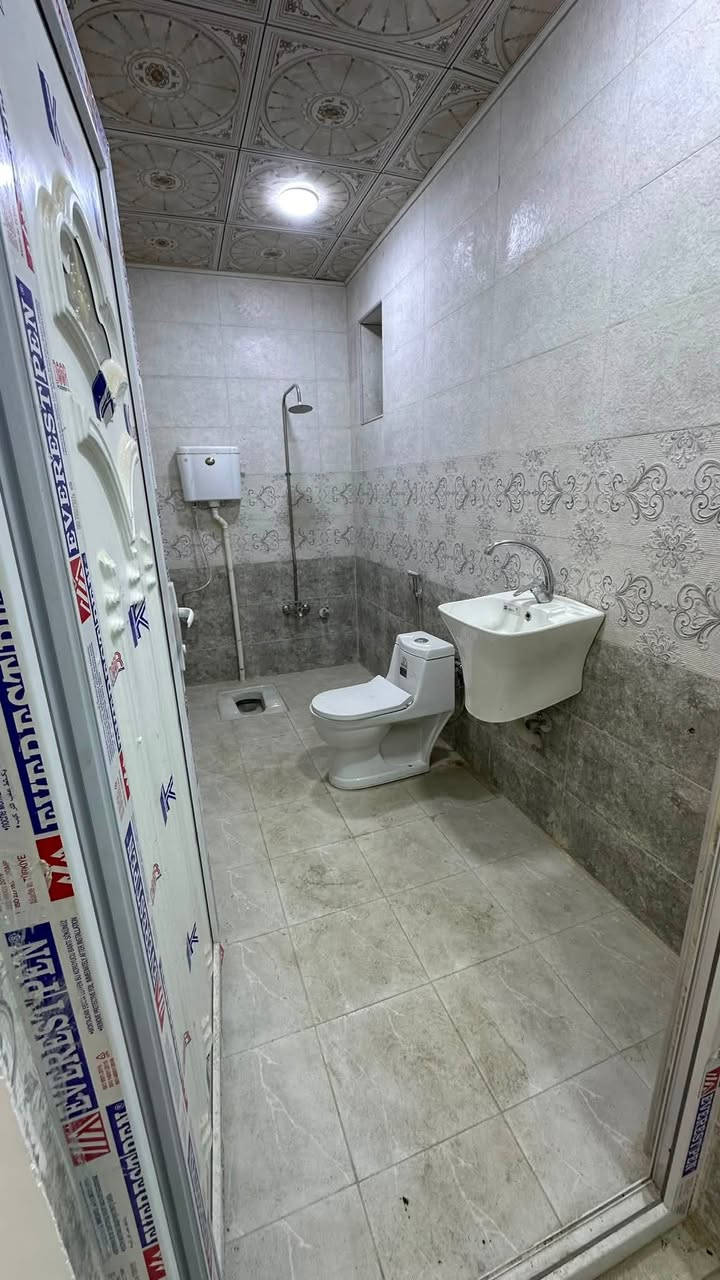 #حي_النصر 📍
دار 100 متر طابق ونص بناء حديث

غرف نوم عدد 2 - صالة - مطبخ - استقبال - صحيات 2 - منور

الدار بناء حديث 

السعر : 175 مليون 

للأستفسار 

سجاد مؤيد 

***********
***********

عنوان المكتب : خدمي سيف سعد - مقابل جامع محمد الجواد - على الشارع العام مباشرةً 📍
