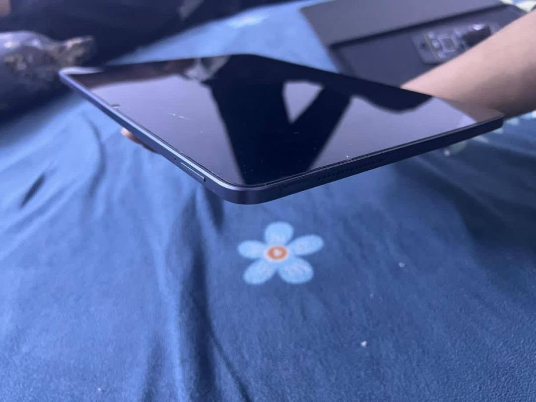 سلام عليكم باد 6sبرو (Xiaomi Pad 6S Pro 12.4) جهاز نضيف ستخدام قليل مواصفات
البطارية والشحن: بطارية ضخمة بسعة 10,000 مللي أمبيرالأداء والمعالج: يعمل بمعالج Snapdragon 8 Gen 2 (بتقنية 4 نانومتر) القوي جداً للألعاب والمهام الثقيلةالشاشة: شاشة عملاقة بمقاس 12.4 بوصة من نوع IPS LCD، وبدقة 3K (3048×2032)، تدعم معدل تحديث 144Hz وسرعة استجابة للمس 360Hz•ذاكره 512 ما ويا شاحنه المكان شعب خلف مستشفى الزهراء الهلي تواصل *********** وتساب فقط السعر 575وبي مجال

