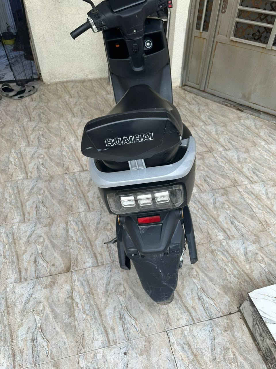 سلام عليكم دراجه جديده ستعمال 6 اشهر جديده 3 سرعات بيها  mb3 سرعتها 95 حقيقي 3 سراعت السعر 700 و بيها مجال ***********
